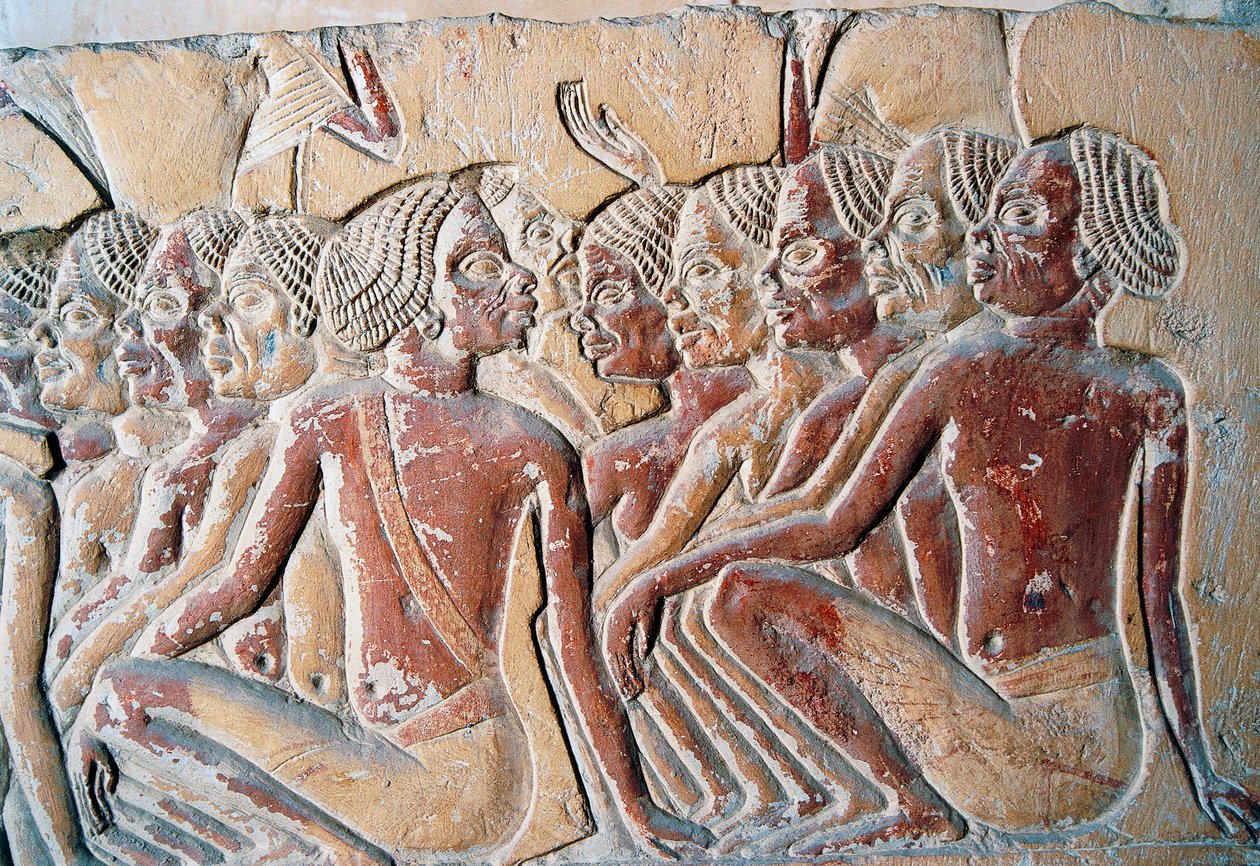 Nubialaisten orjien reliefi, Horemhebin haudan toinen esipiha, Saqqaran nekropoli, Memphis (Unescon maailmanperintöluettelo). tekijältä Egyptian 18th Dynasty