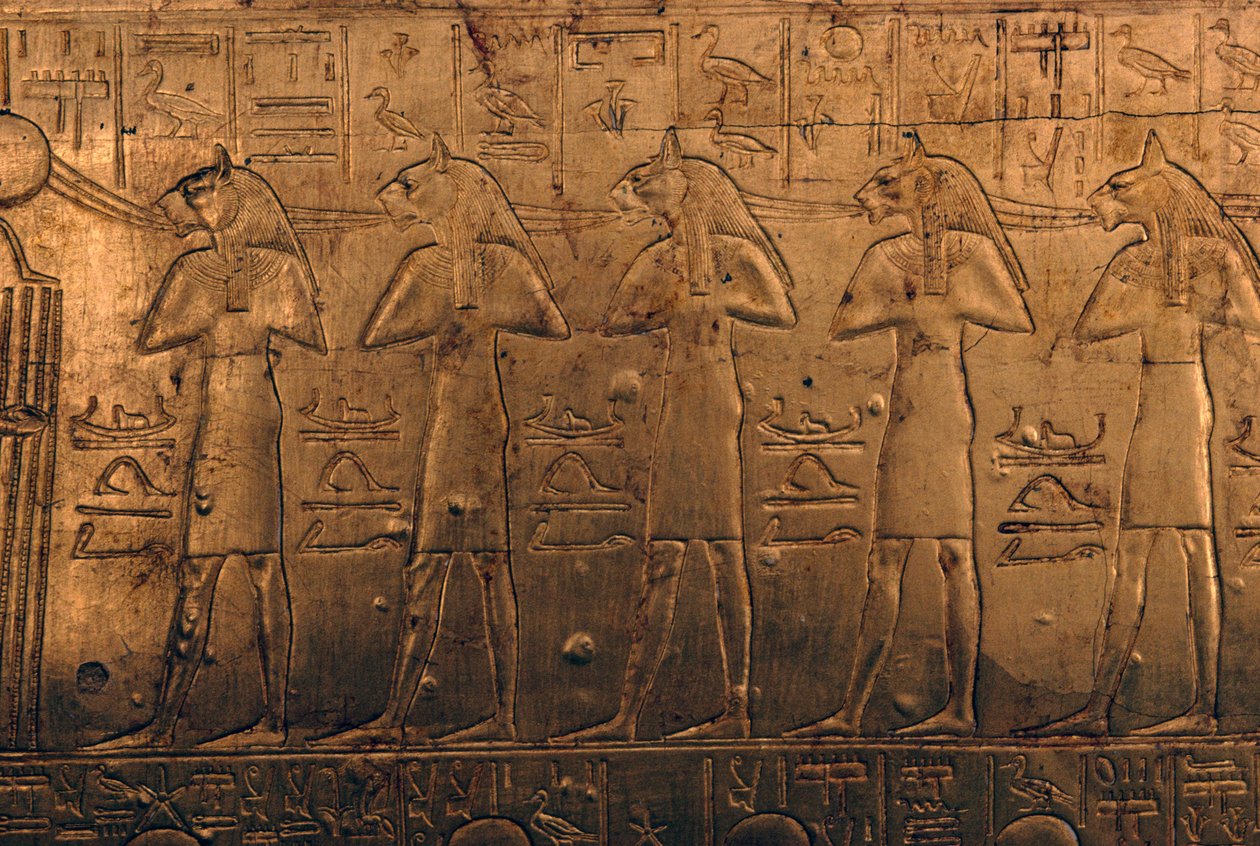 Reliefi kullatussa puisessa arkussa, Tutankhamonin aarrearkku. tekijältä Egyptian 18th Dynasty