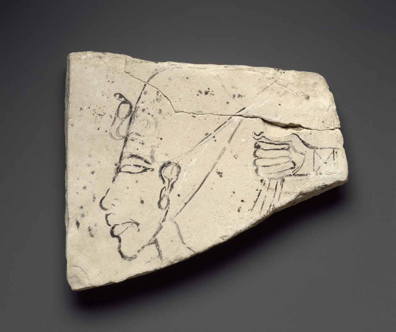 Luonnokset Ehnatenin päästä ja kädestä Tell el-Amarnan suuresta palatsista (kalkkikivi) tekijältä Egyptian 18th Dynasty