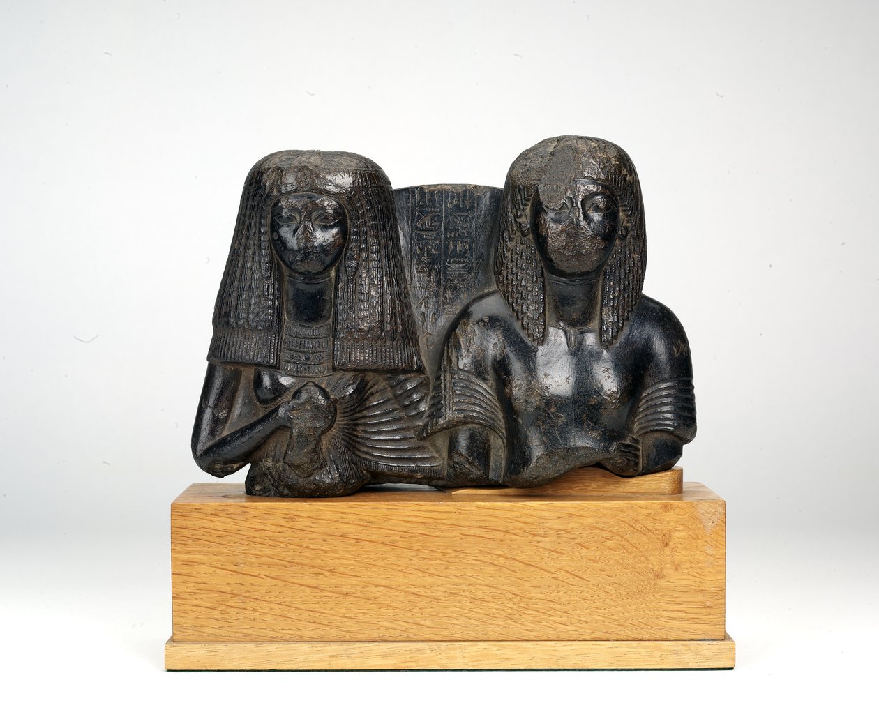 Sotilasupseeri Huyn ja hänen vaimonsa Nayn patsas, Amunin laulajatar, Uusi kuningaskunta (steatiitti) tekijältä Egyptian 18th Dynasty