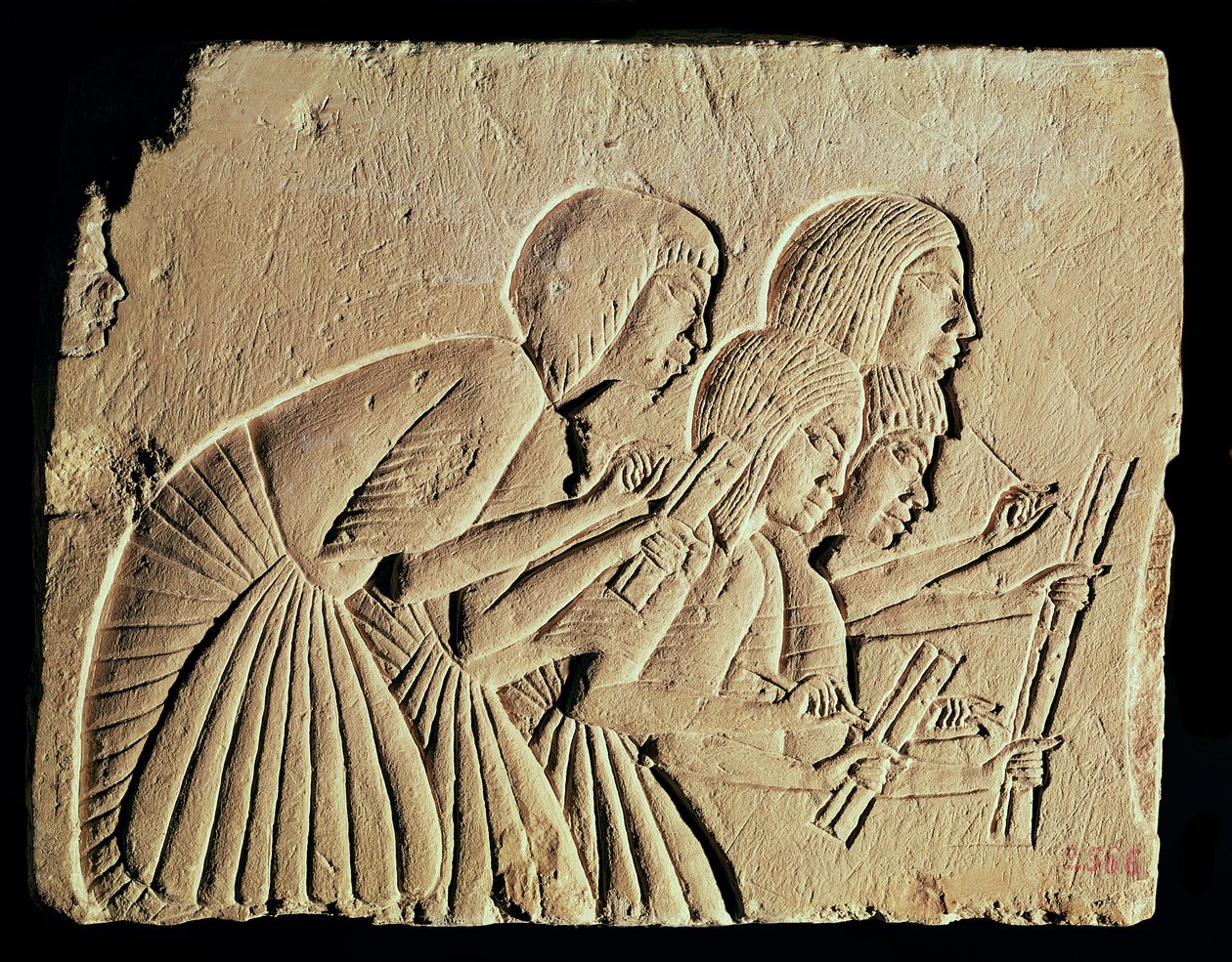 Tabletti, joka kuvaa neljää kirjuria työssä, Uusi kuningaskunta, noin 1400 eaa tekijältä Egyptian 18th Dynasty