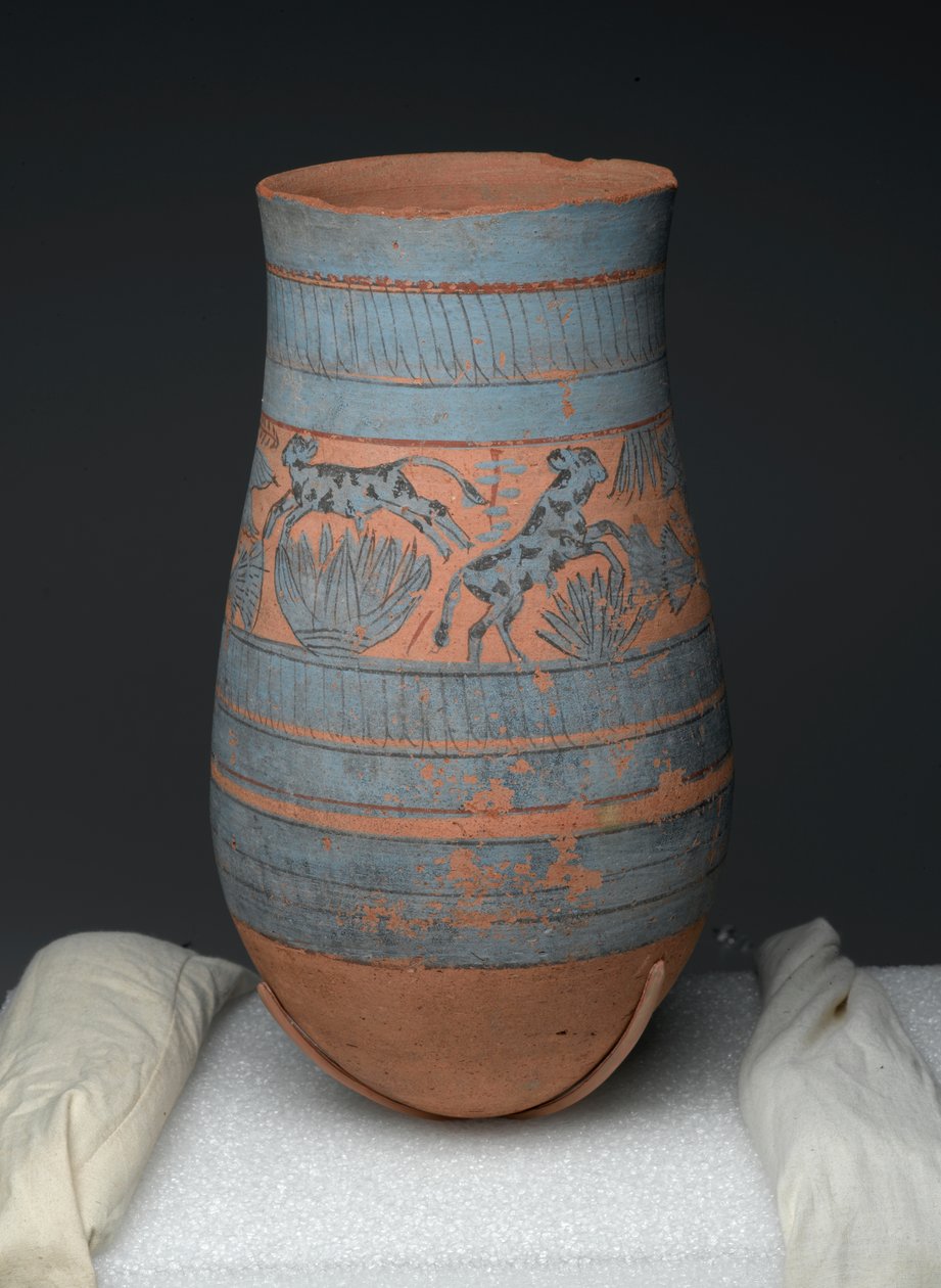 Pisaran muotoinen maljakko, jossa on maalattuja kuvia neitoista, lehmistä ja suon kasveista, Uusi kuningaskunta, n. 1390-1353 eKr. (maalattu terrakotta) tekijältä Egyptian 18th Dynasty