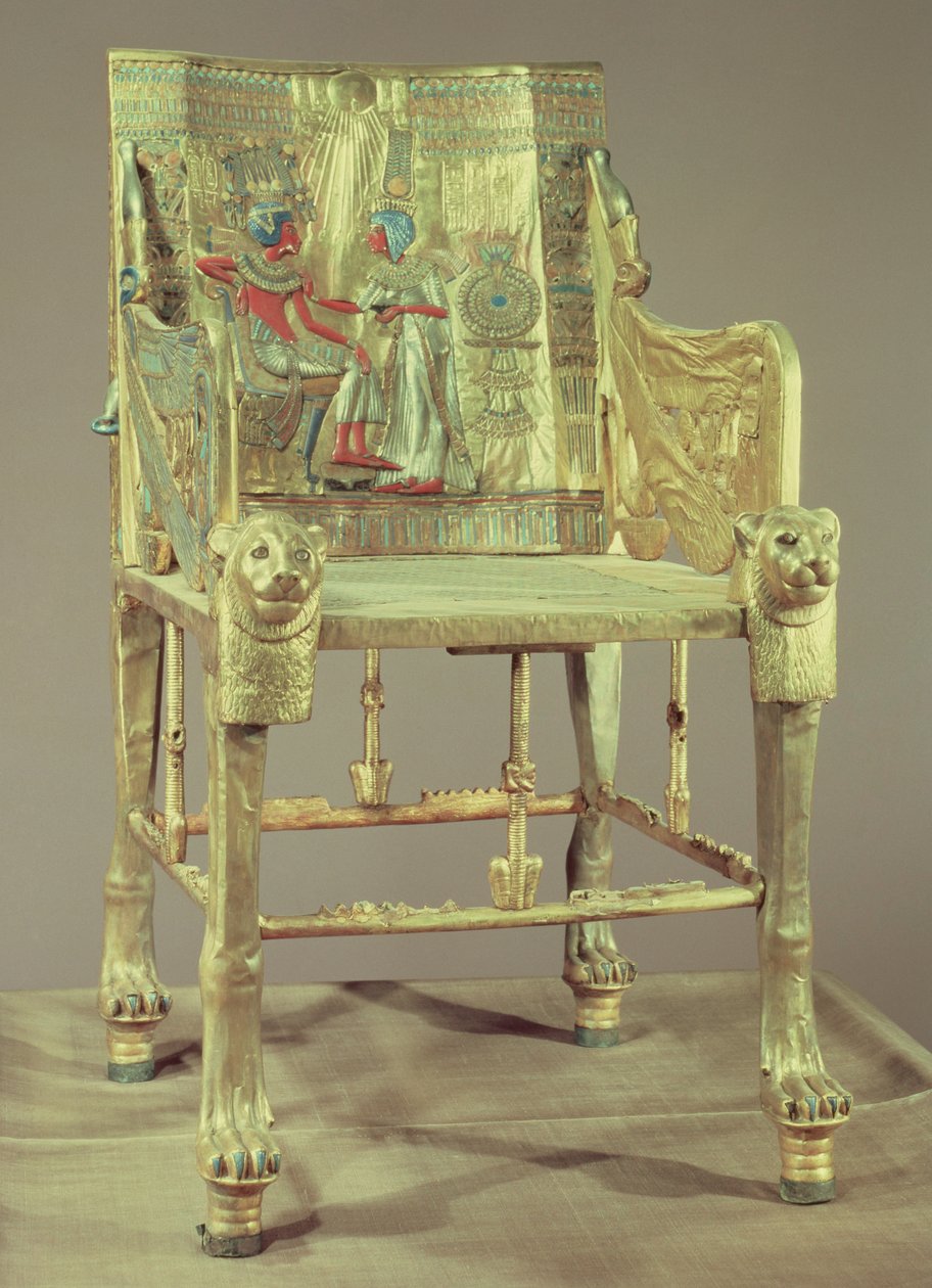 Tutankhamonin valtaistuin (n. 1370-52 eKr.) Uusi kuningaskunta (kullattu puu, upotettu puolijalokivillä) (katso 59231) tekijältä Egyptian 18th Dynasty