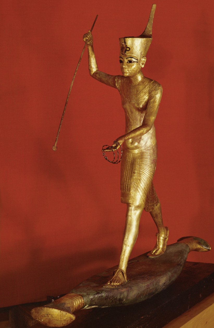 Tutenkhamun seisoo litteällä veneellä ja heittää harppuunaa (kullattua puuta). tekijältä Egyptian 18th Dynasty