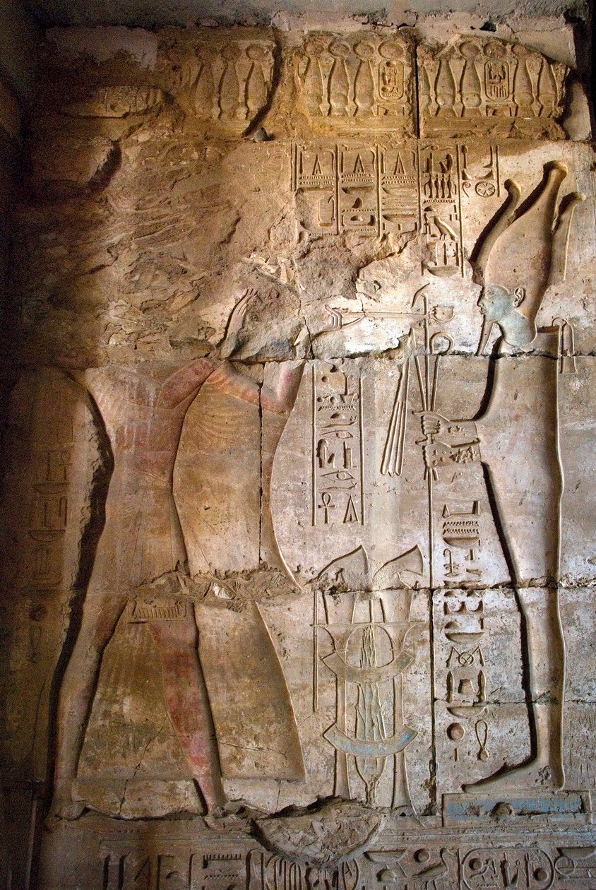 Muinainen egyptiläinen taide: Sethi I:n (Sety tai Seti I) temppelin portikon matala kohokuvio tekijältä Egyptian 19th Dynasty