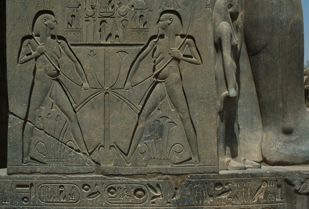 Yksityiskohta reliefistä, joka kuvaa kahta miestä (hiekkakivi) tekijältä Egyptian 19th Dynasty