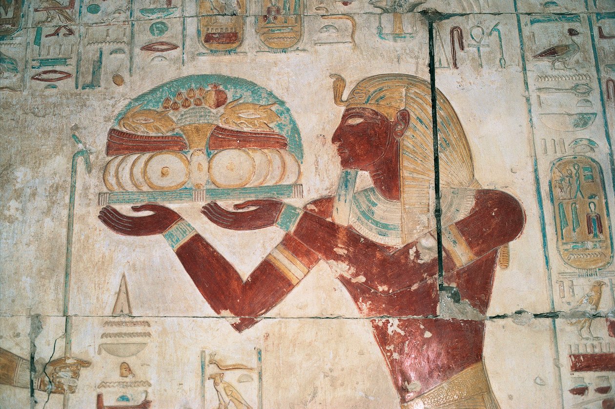 Egypti, Abydos, faarao Seti I:n temppeli, Osiriksen kappeli, maalattu reliefi, joka esittää uhrilahjan kantajaa. tekijältä Egyptian 19th Dynasty
