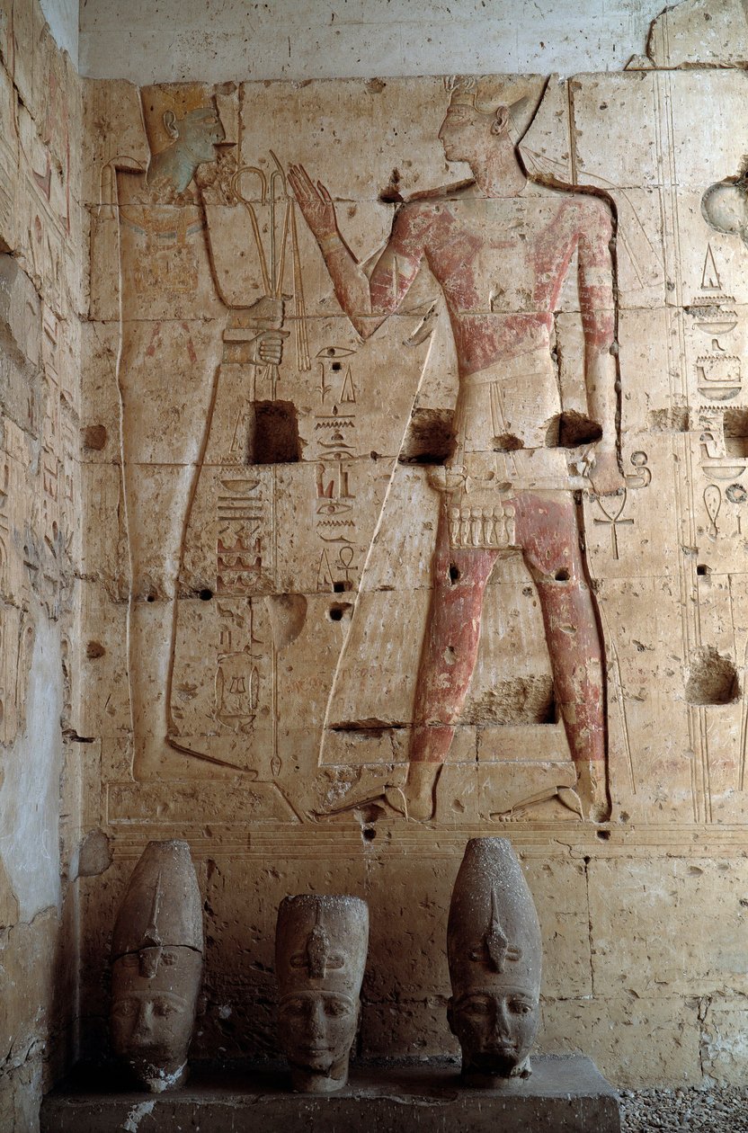 Egyptiläinen antiikki: matalareliefi Sethi I:n temppelistä Abydosissa. 1318 eaa. Egypti tekijältä Egyptian 19th Dynasty