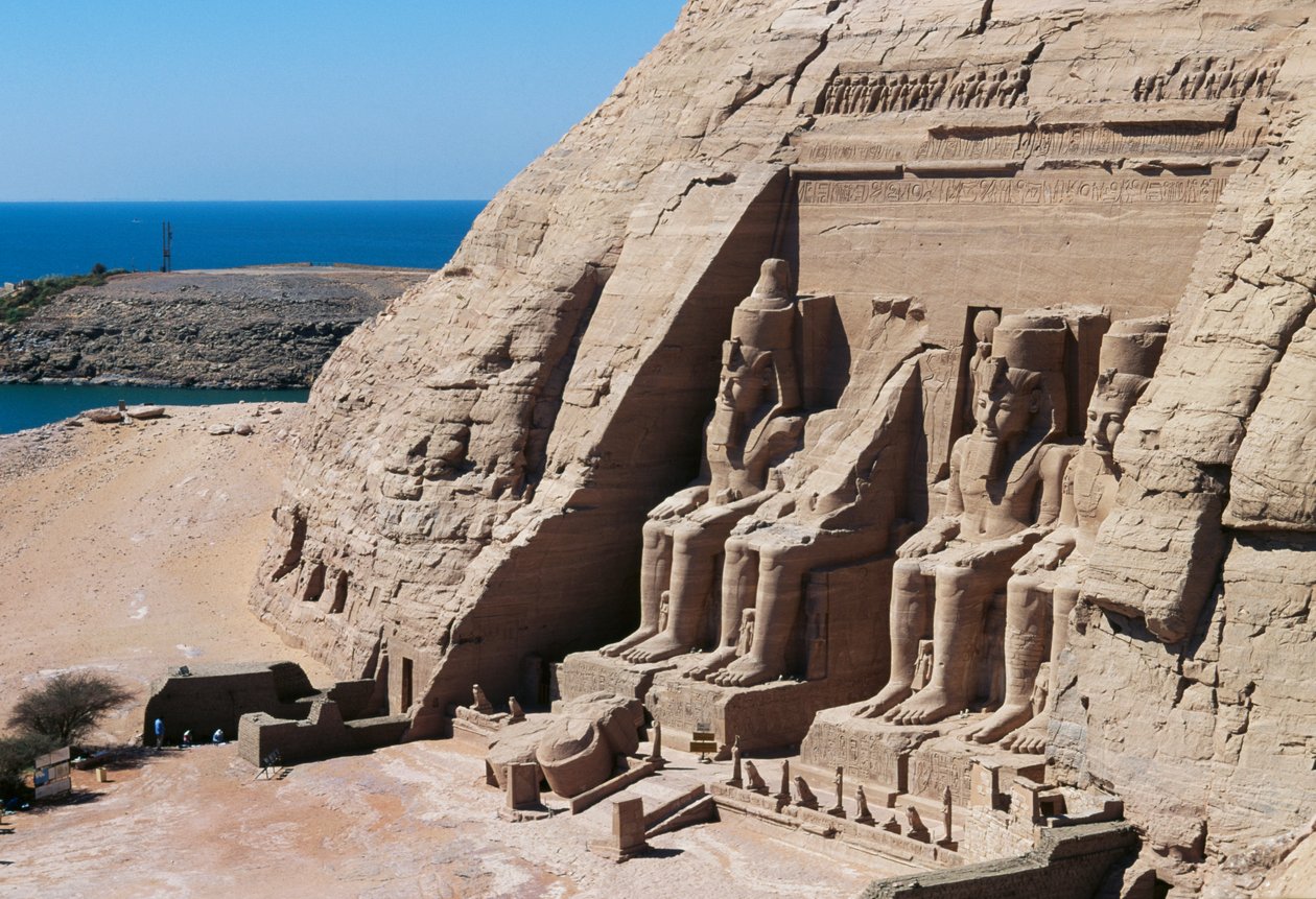 Ramesses II:n temppelin julkisivu, Abu Simbel, Egypti, Uusi valtakunta, XIX dynastia tekijältä Egyptian 19th Dynasty