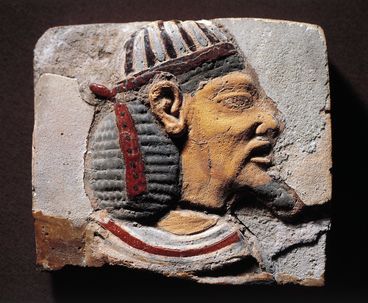 Koristeen katkelma, majolika, jossa on syyrialaisen seemiläisen vangin pää. tekijältä Egyptian 19th Dynasty