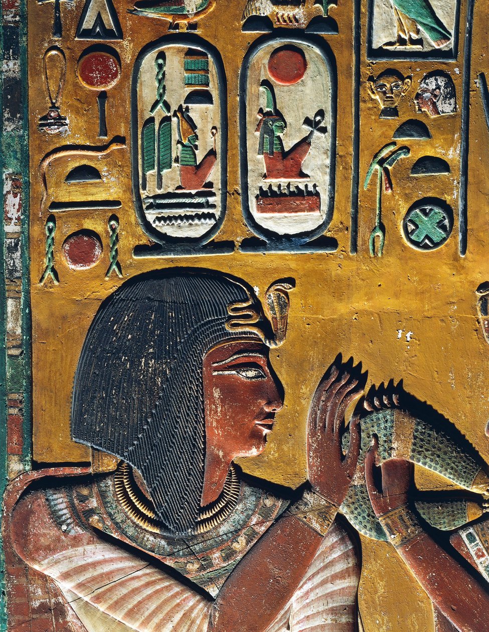 Jumalatar Hathor tarjoaa kaulakorunsa faraolle (matala helpotus) tekijältä Egyptian 19th Dynasty