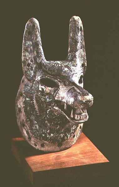Anubiksen pää, egyptiläinen kuolleiden jumala, saranoitu leuka, käytetty Oracle Maskina, New Kingdom (puu) (katso myös 161755) tekijältä Egyptian 19th Dynasty