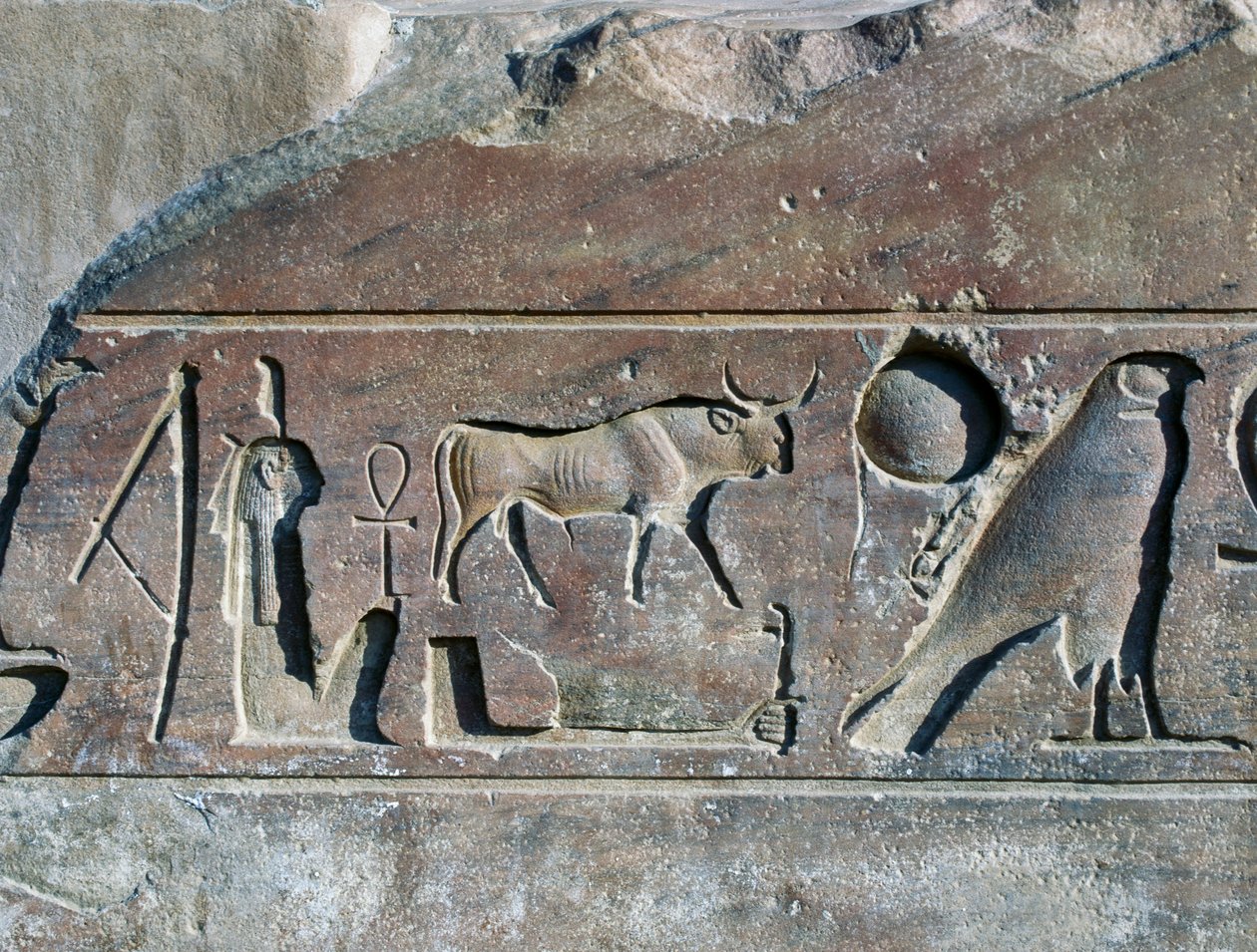 Hieroglyfit Ramses II:n nimellä, obeliskin tukikohta, Amunin temppeli (Unescon maailmanperintökohde tekijältä Egyptian 19th Dynasty