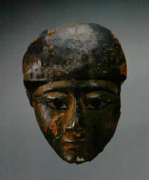 Arkusta peräisin oleva naamio, Uusi valtakunta (petsattua ja maalattua puuta). tekijältä Egyptian 19th Dynasty