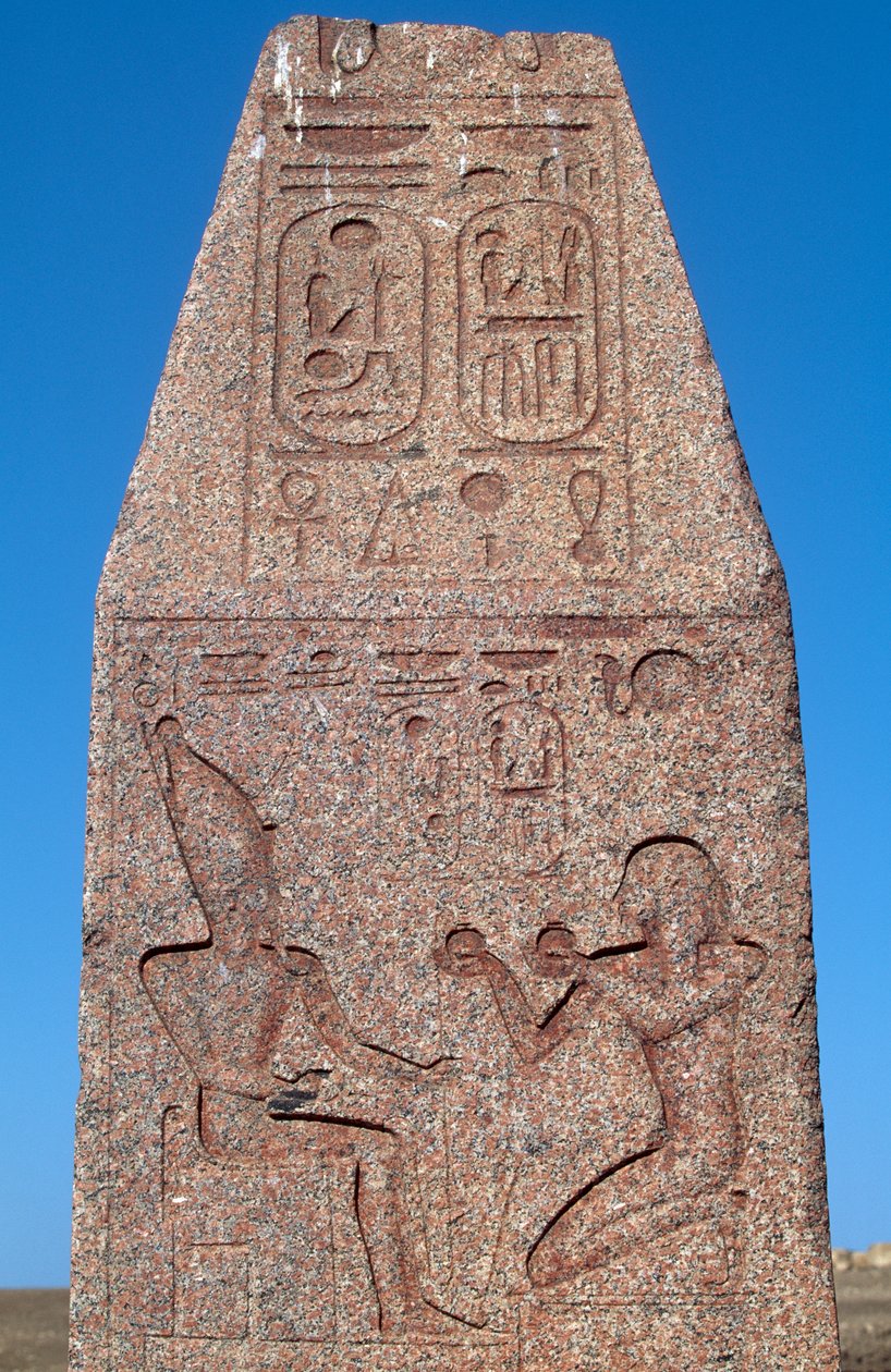 Obeliski, jossa reliefit ja Ramses II:n kirjoitukset, Suuri Amunin temppeli, Tanis, Egypti, Egyptin sivilisaatio, Uusi valtakunta, XIX dynastia tekijältä Egyptian 19th Dynasty