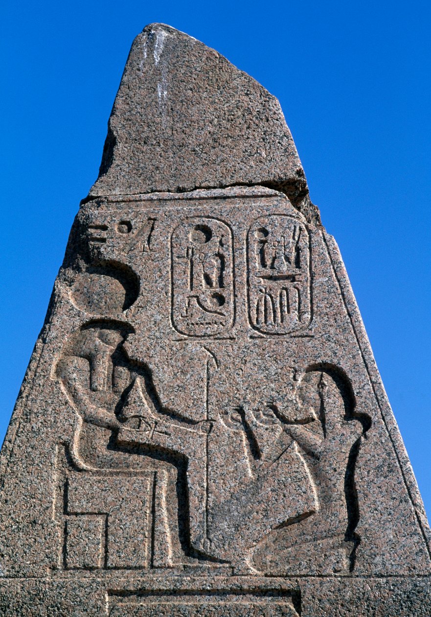 Obeliski, jossa reliefit ja Ramses II:n kirjoitukset, Suuri Amunin temppeli, Tanis, Egypti, Egyptin sivilisaatio, Uusi valtakunta, XIX dynastia tekijältä Egyptian 19th Dynasty