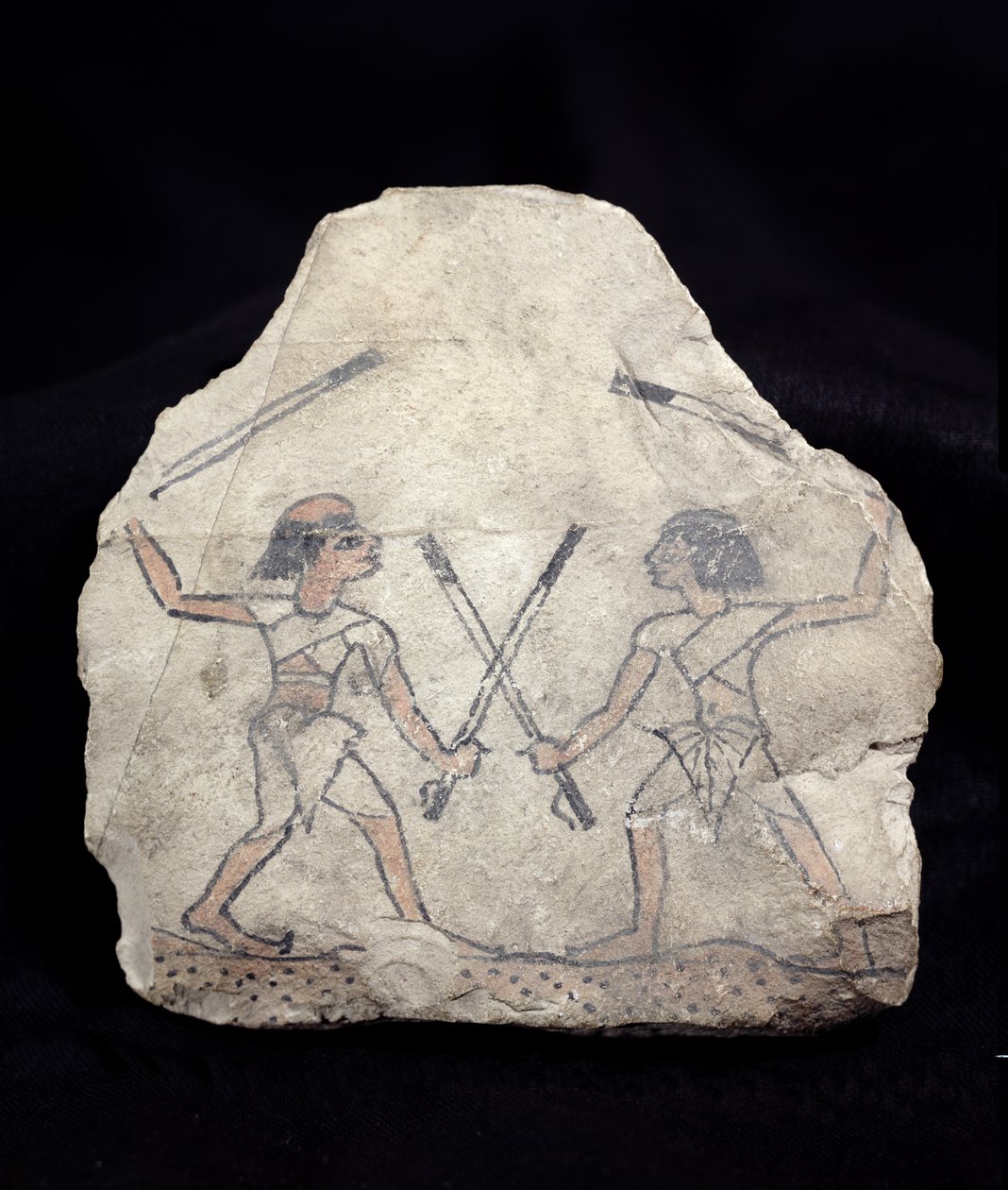 Ostrakon, joka kuvaa kahta miestä taistelemassa kepeillä, Deir El-Medinasta, Uudesta kuningaskunnasta (maalattu kivi) tekijältä Egyptian 19th Dynasty