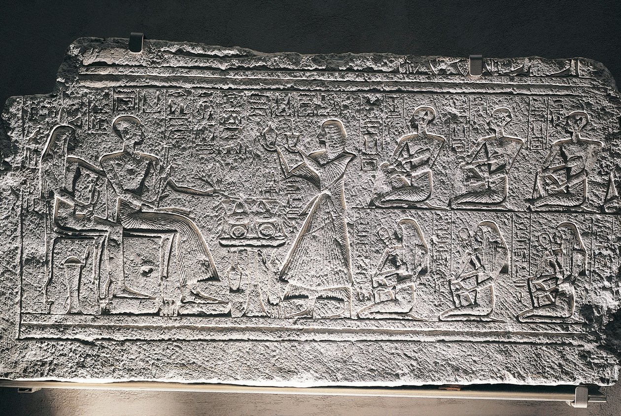 Ptahotepin ja Tauseretin hätäapu Saqqarasta, pariskunta saa tarjouksia vanhimmalta pojaltaan Amenhebiltä ja muilta lapsilta tekijältä Egyptian 19th Dynasty