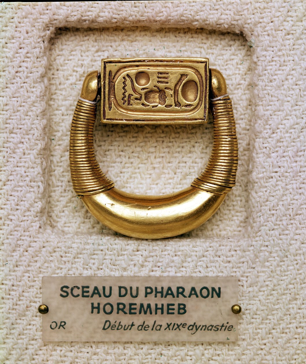 Sormus kenraali Horemhebin sinetillä (n. 1323-1295 eKr.) Uusi kuningaskunta (kulta) tekijältä Egyptian 19th Dynasty