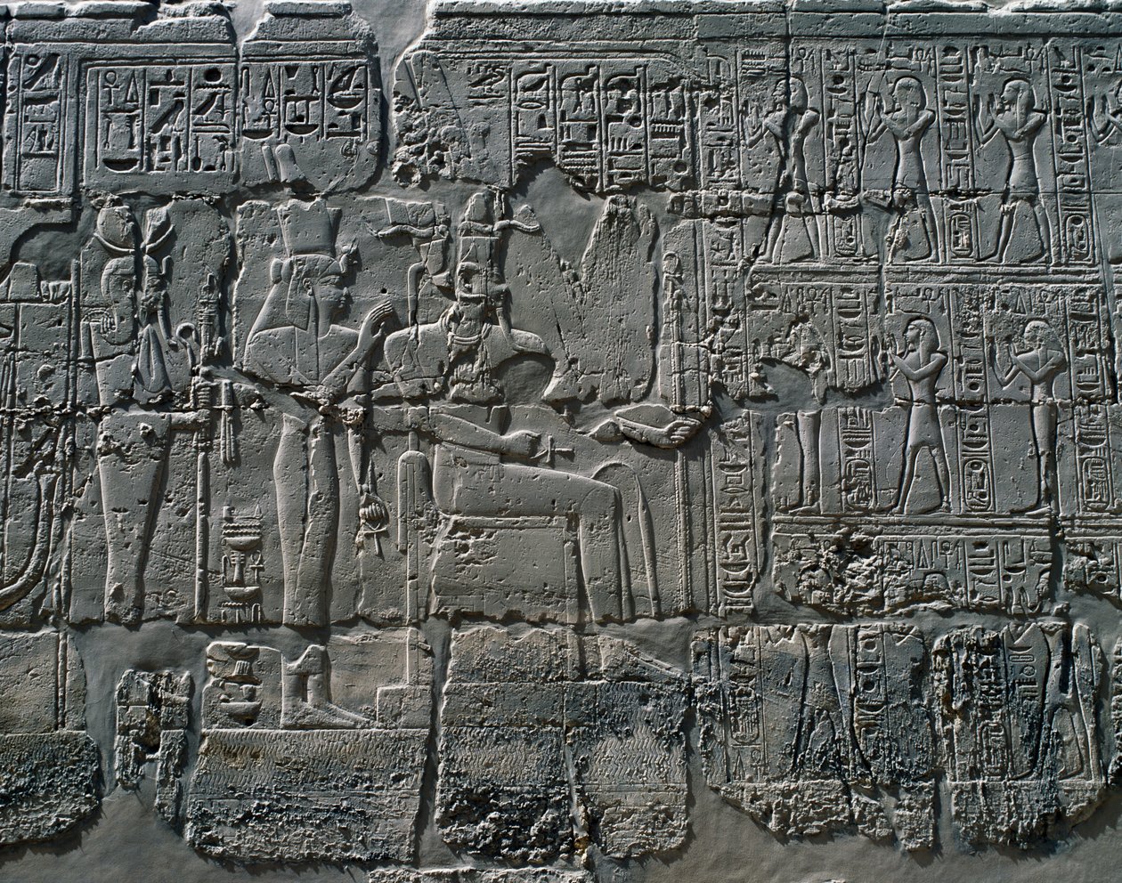 Kohtauksia uhrauksista jumalille, reliefi, Suuren hypostyylisalin sisäseinät, Karnakin temppelikompleksi (Unescon maailmanperintöluettelo). tekijältä Egyptian 19th Dynasty