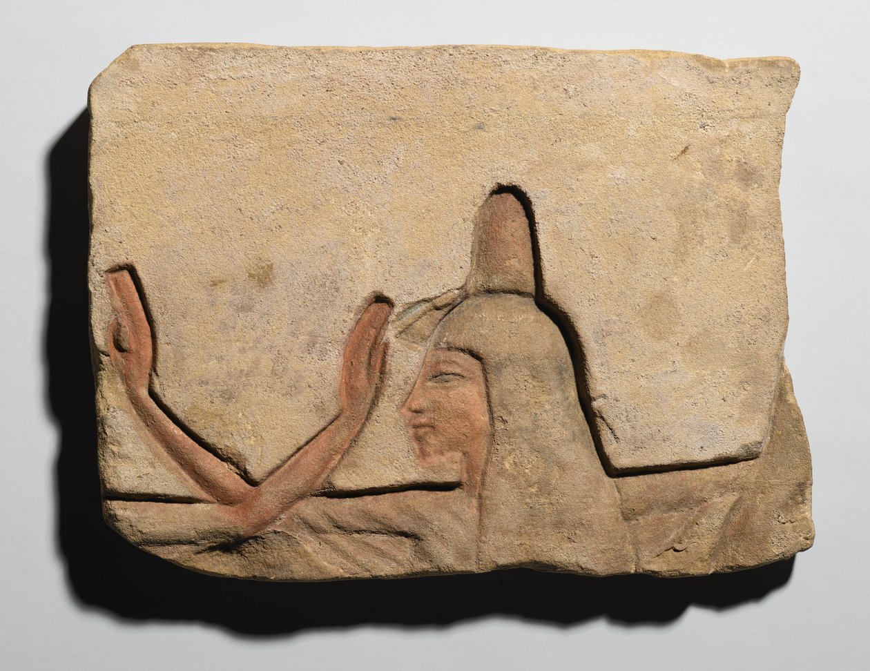Naista suitsukekartiota kuvaava laatta, Uusi kuningaskunta, n. 1352-1336 eKr. (hiekkakivi) tekijältä Egyptian 19th Dynasty