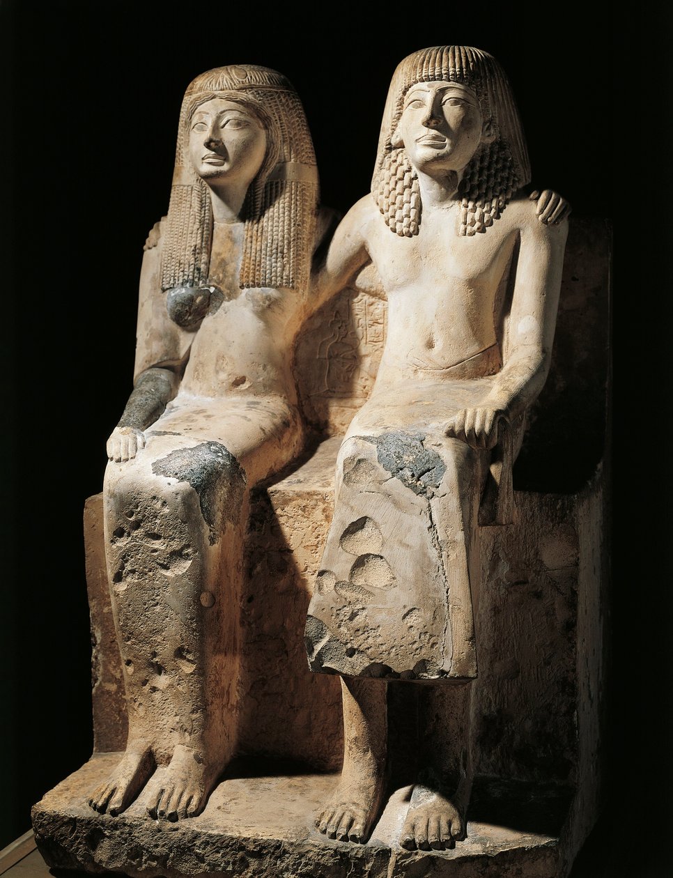 Patsasryhmä, joka edustaa kirjuri Penduaa ja hänen vaimoaan Nefertari (kalkkikivi) löysi Deir el-Medinan Egyptistä tekijältä Egyptian 19th Dynasty