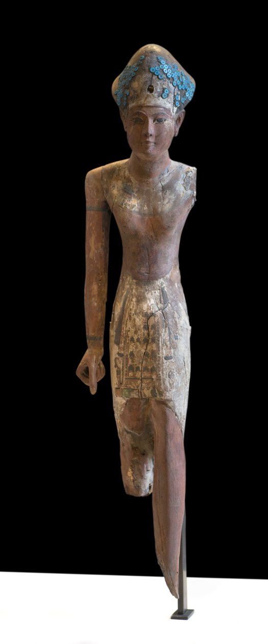 Suvereeni Ramesside -patsas, jossa on sininen kruunu ja edessä lanneliina tekijältä Egyptian 19th Dynasty