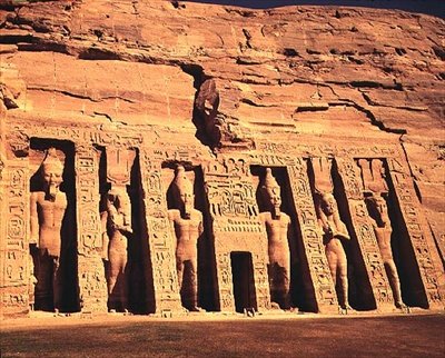 Kuningatar Nefertarin temppeli, joka on myös omistettu Abshekin Hathorille ja jota kutsutaan nimellä Pikku Temppeli, Uusi kuningaskunta, tekijältä Egyptian 19th Dynasty