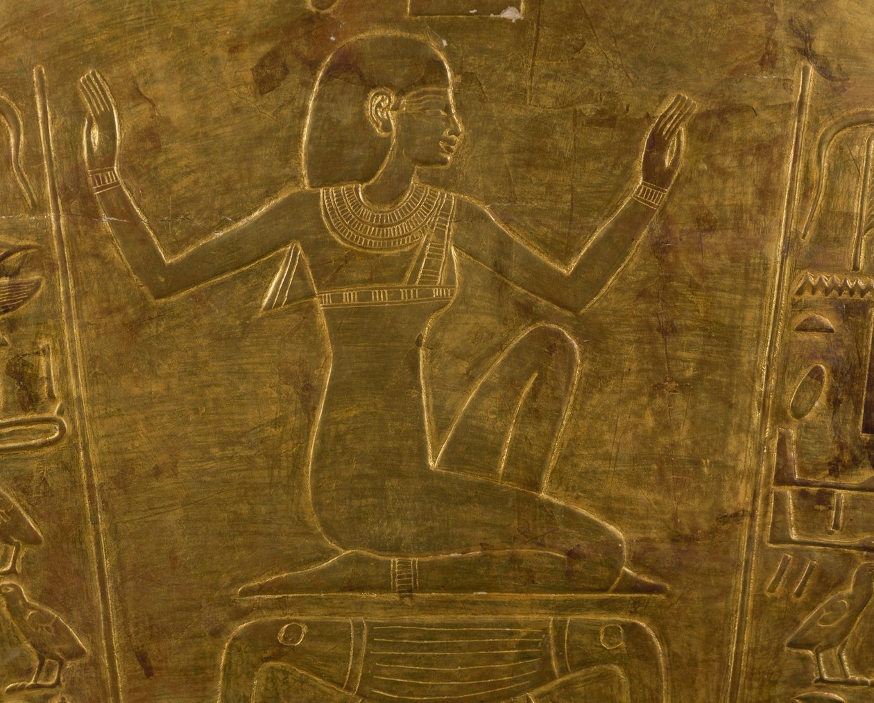 Jumalatar Isis, Ramesses II:n äidin, kuningatar Tuyan sarkofagin koristeellinen yksityiskohta, kullattua puuta, Egyptin sivilisaatio, Uusi valtakunta, XIX dynastia tekijältä Egyptian 19th Dynasty