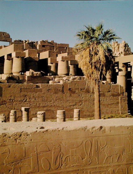 Ramses II:n muuri ja Tuthmosisin temppeli tekijältä Egyptian 19th Dynasty