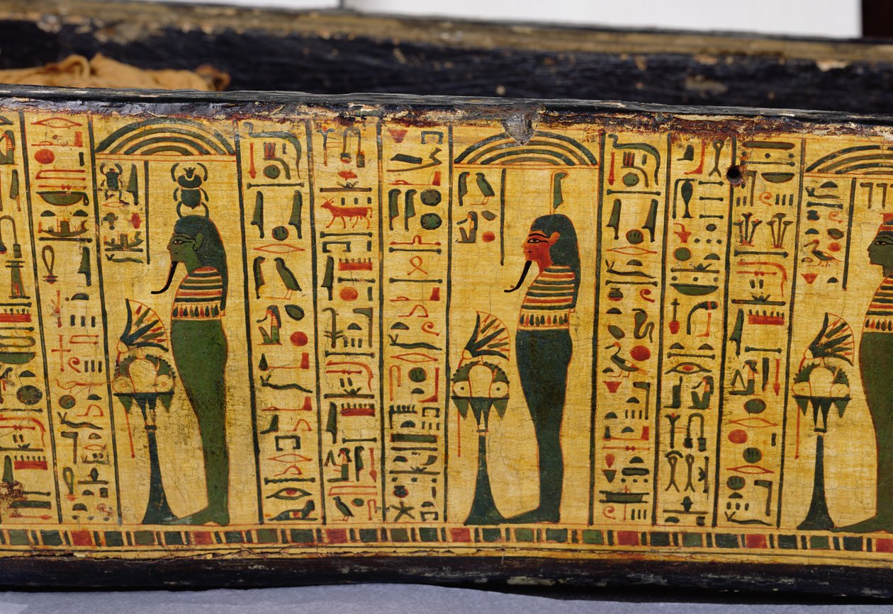 Yksityiskohta Nesyamunin muumion ulkoarkun pohjasta, mahdollisesti löydetty Deir El-Bahrista, Uudesta kuningaskunnasta, noin 1100 eKr. (maalattu puu) tekijältä Egyptian 20th Dynasty