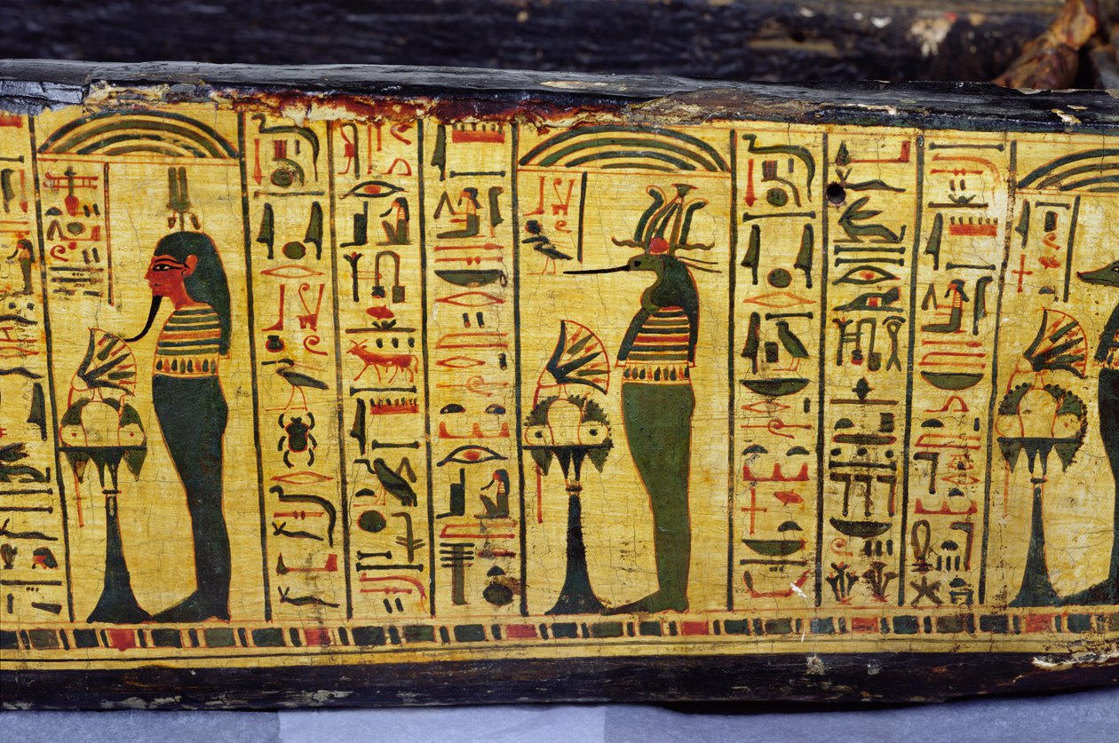 Yksityiskohta Nesyamunin muumion ulkoarkun pohjasta, mahdollisesti löydetty Deir El-Bahrista, Uudesta kuningaskunnasta, noin 1100 eKr. (maalattu puu) tekijältä Egyptian 20th Dynasty