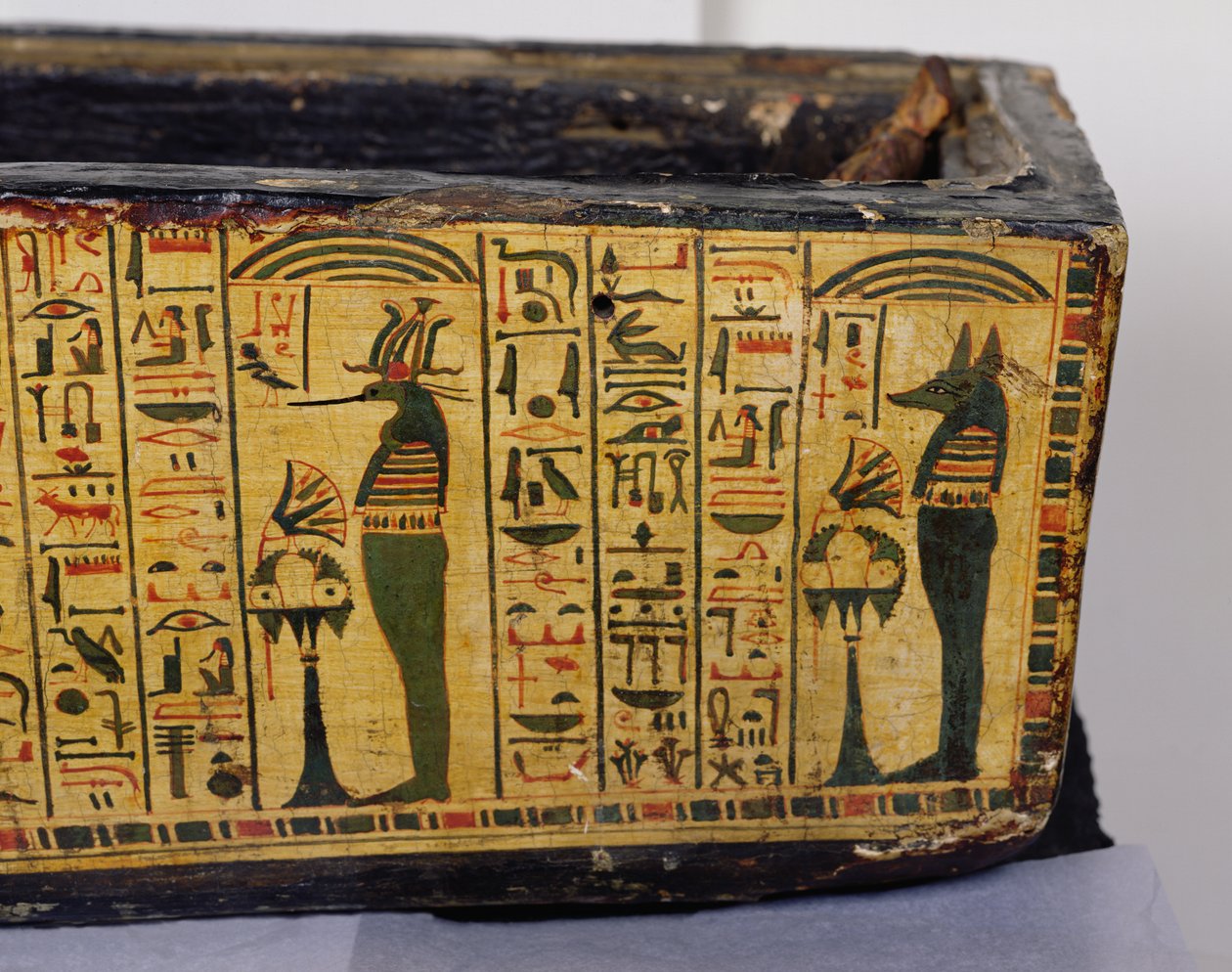 Yksityiskohta Nesyamunin muumion ulkoarkun pohjasta, mahdollisesti löydetty Deir El-Bahrista, Uudesta kuningaskunnasta, noin 1100 eKr. (maalattu puu) tekijältä Egyptian 20th Dynasty