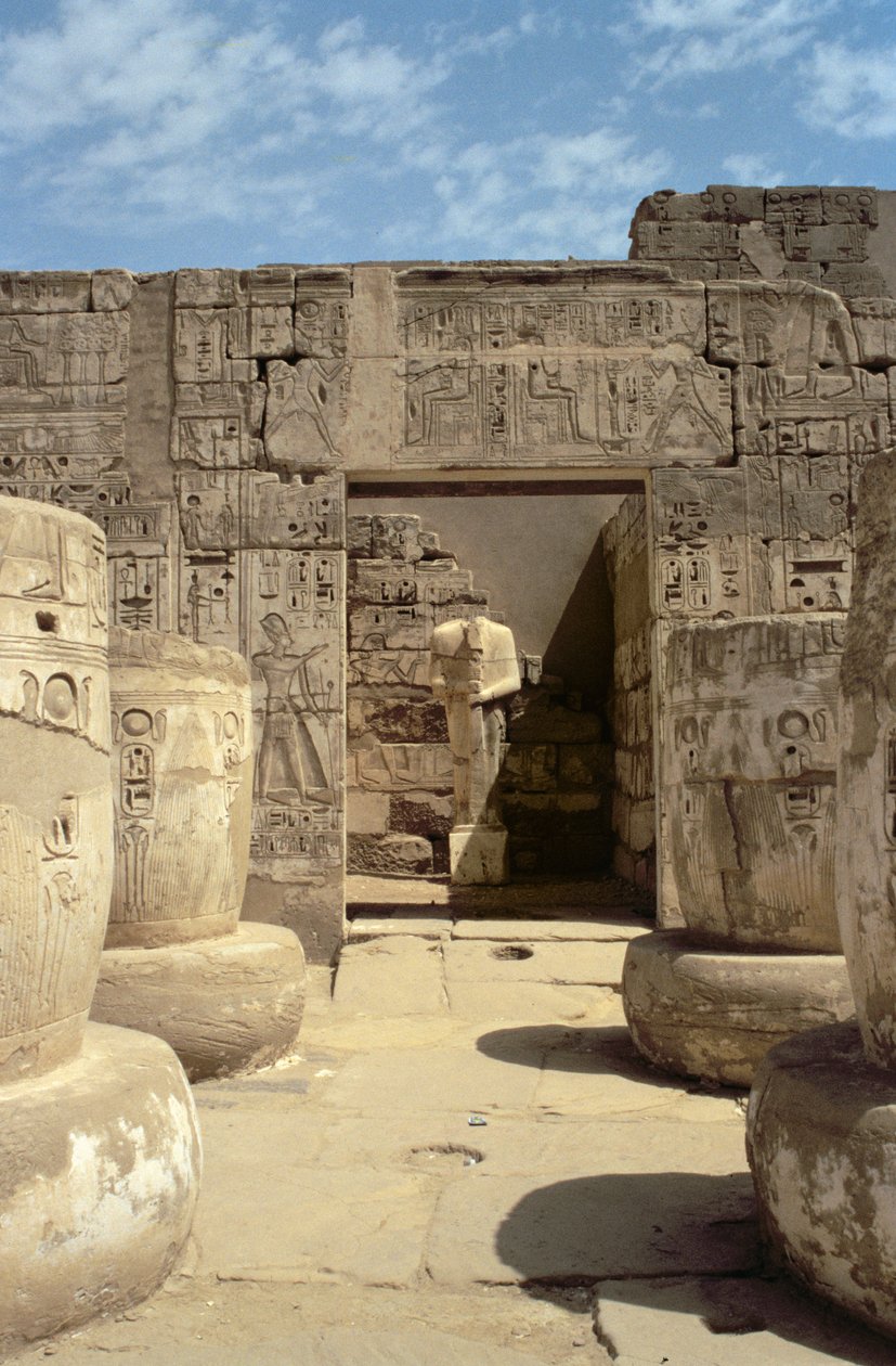 Ramses-patsas kappelissa, joka johtaa Ramses III:n ruumistemppelin Hypostyle-saliin (n. 1184–1153 eKr.) Uusi kuningaskunta tekijältä Egyptian 20th Dynasty