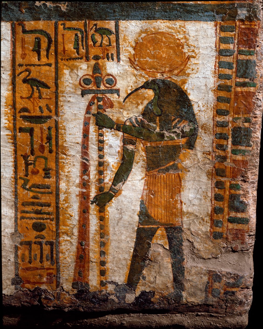 Egyptiläinen antiikki: Thot, kuun jumala, miehen muodossa ibiksen kärjessä. 21. dynastian (1085-935 eKr.) kirjuri Butehamonin antropoidisen sarkofagin koristelu. Egyptin museo Torinossa (Torino, Museo Egizio) tekijältä Egyptian 21st Dynasty