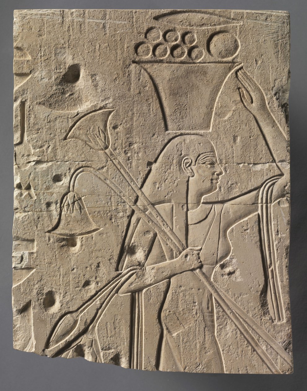 Naispuolinen uhrinantaja, n. 667-647 eKr tekijältä Egyptian 26th Dynasty