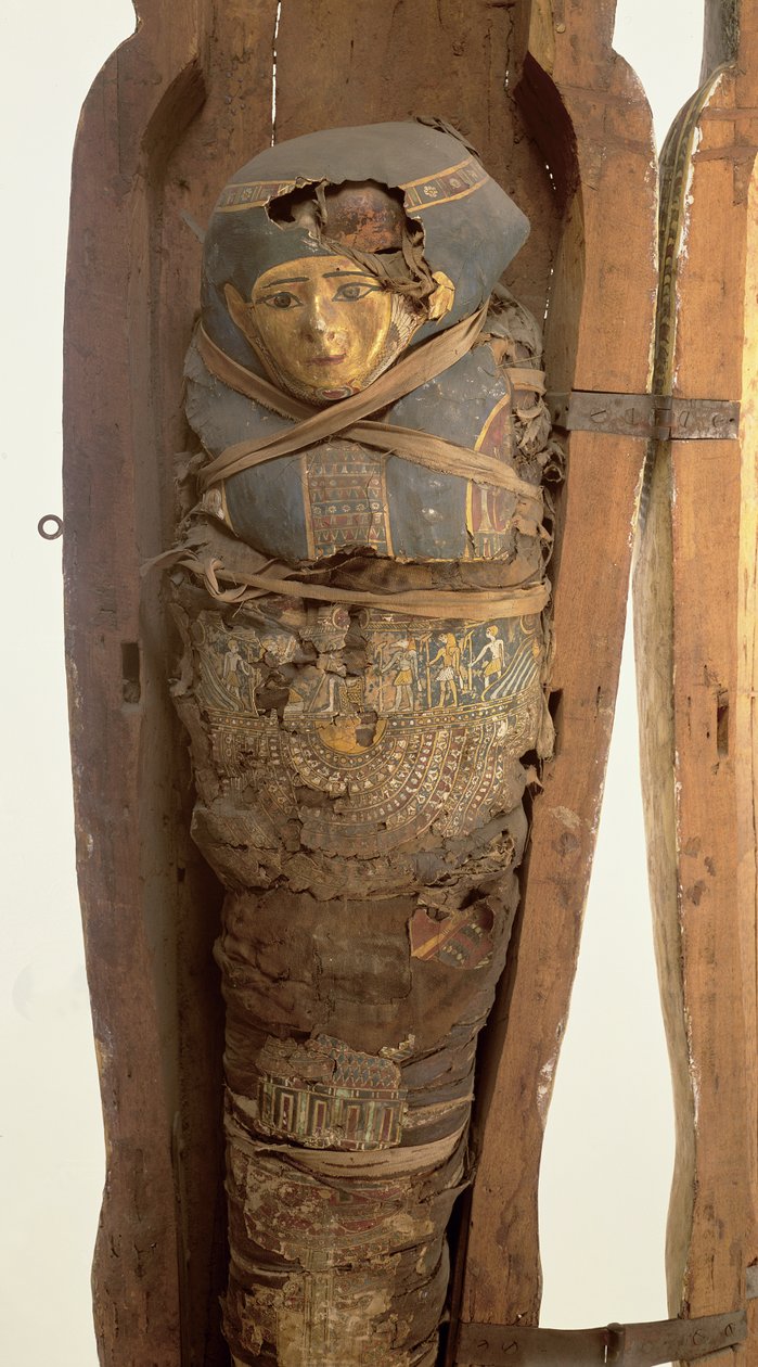 Psametik I:n (664-610 eKr.) sarkofagi ja muumioitunut ruumis tekijältä Egyptian 26th Dynasty