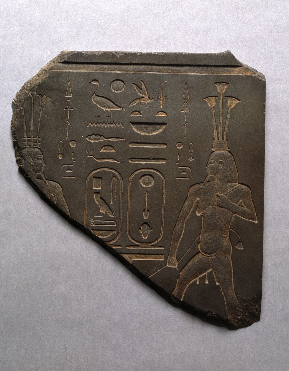Niilin jumala Hapi, joka sitoi rituaalisesti Ylä- ja Ala-Egyptin, 663-525 eKr. (liuskekivi) tekijältä Egyptian 26th Dynasty