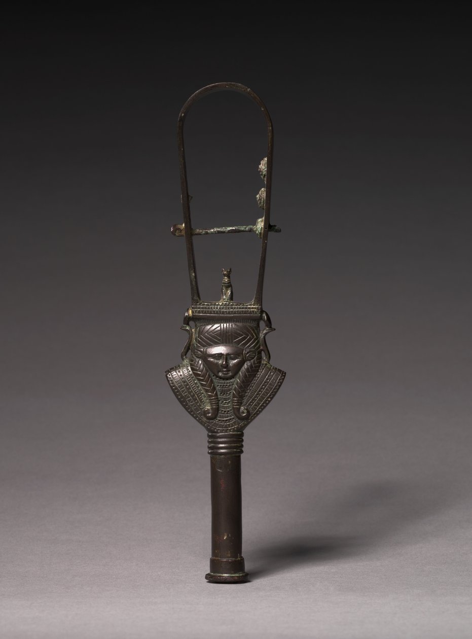 Kaareva Sistrum, 380-343 eaa tekijältä Egyptian 30th Dynasty