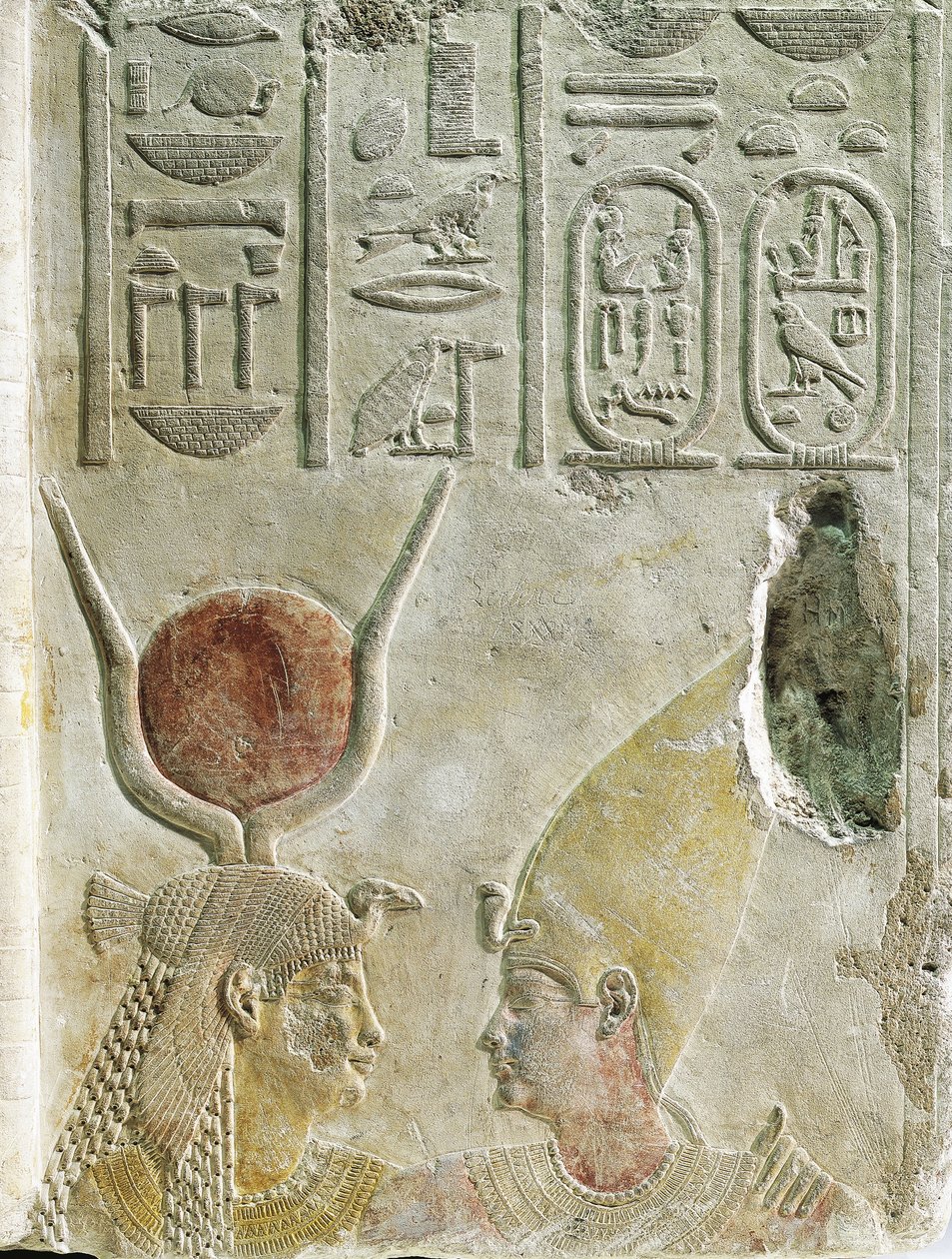 Kuningas Nectanebo II (360-343 eaa.), jonka jumalatar Isis toivotti tervetulleeksi, maalattu kalkkikivirelief tekijältä Egyptian 30th Dynasty