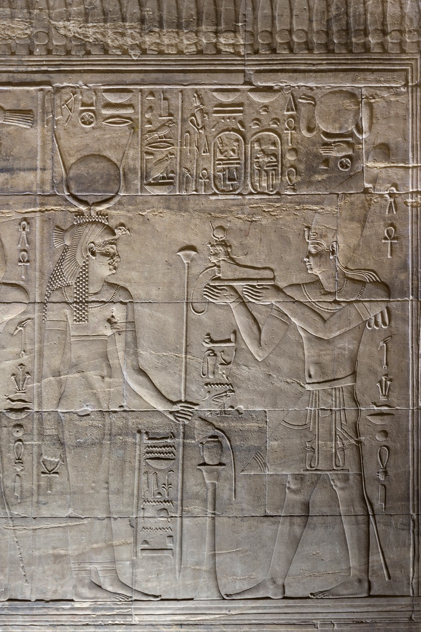 Reliefit sisäisessä pyhäkössä, Philae-temppeli, Aswan, Egypti tekijältä Egyptian 30th Dynasty