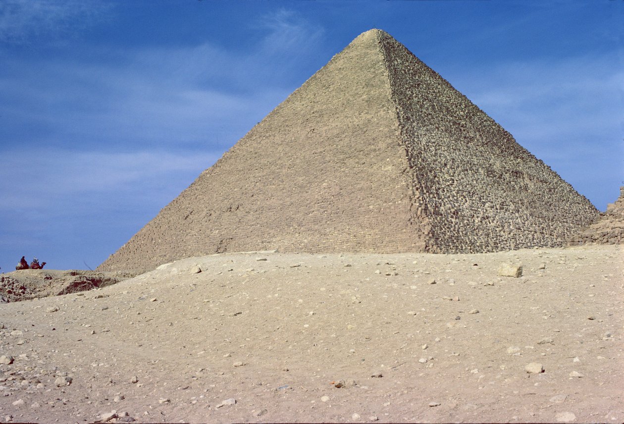 Khufun suuri pyramidi (n. 2551-2528 eKr.) Vanha kuningaskunta tekijältä Egyptian 4th Dynasty