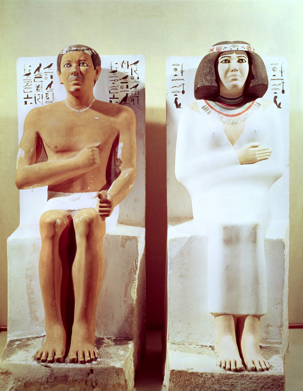 Rahotep ja hänen vaimonsa, Nofret, noin 2620 eKr. (maalattu kalkkikivi) tekijältä Egyptian 4th Dynasty