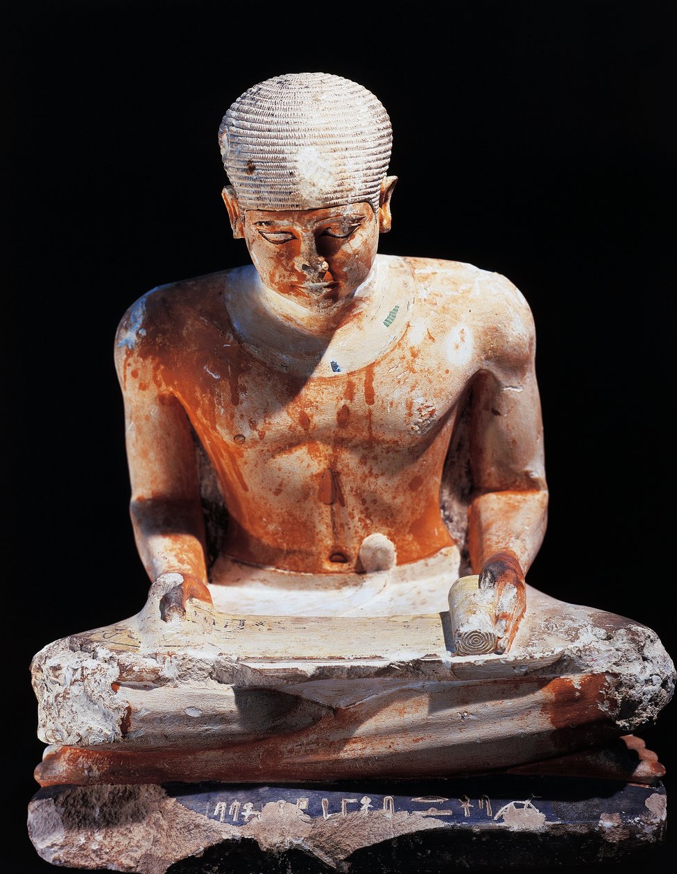 Istuva kirjanoppinut, Gizan Egyptistä 2575 eKr., dynastia IV (maalattu kalkkikivi) tekijältä Egyptian 4th Dynasty