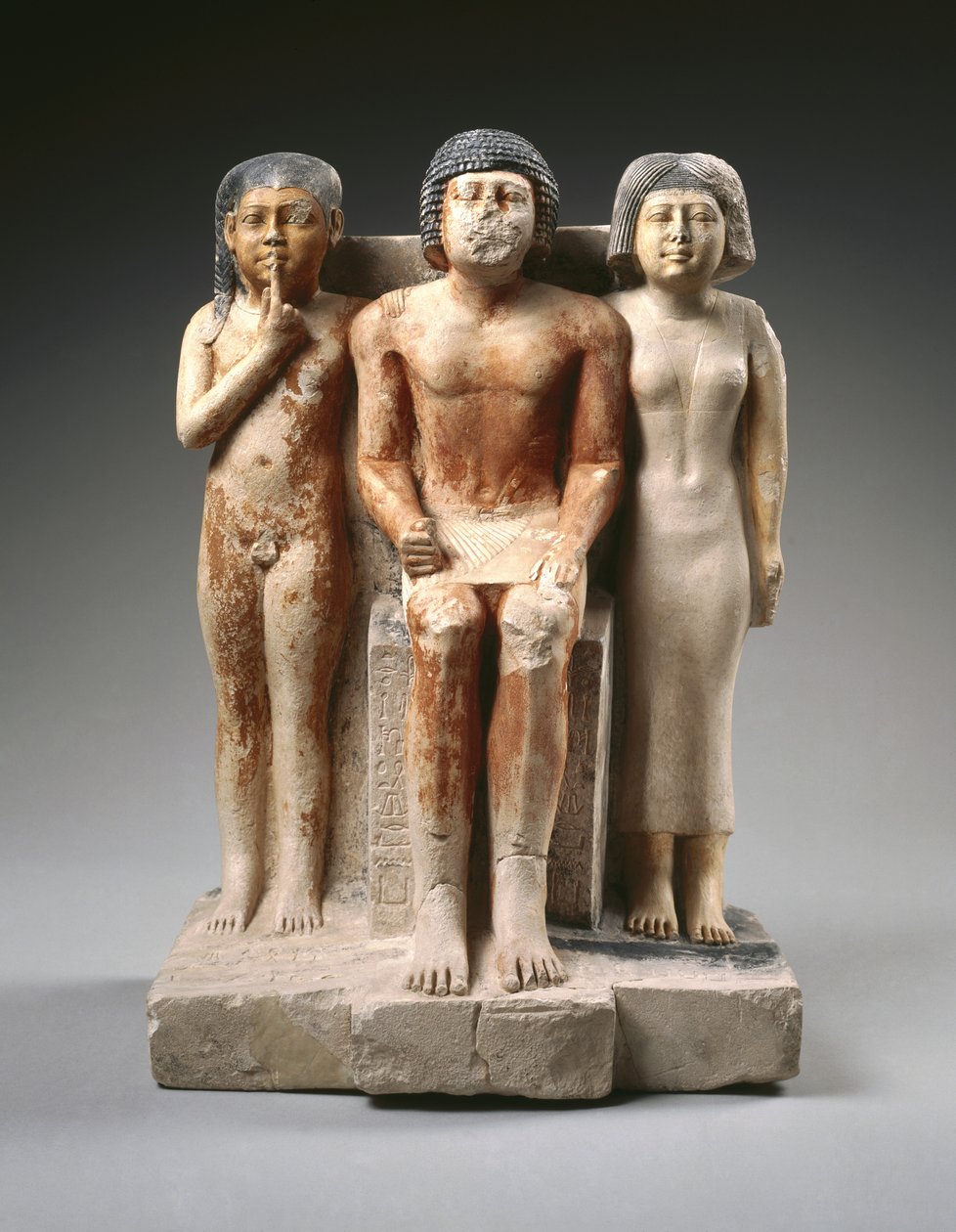 Nykaran ja hänen perheensä patsas, myöhäinen 5. dynastia, vanha valtakunta, n. 2455-2350 eKr. (maalattu kalkkikivi) tekijältä Egyptian 5th Dynasty
