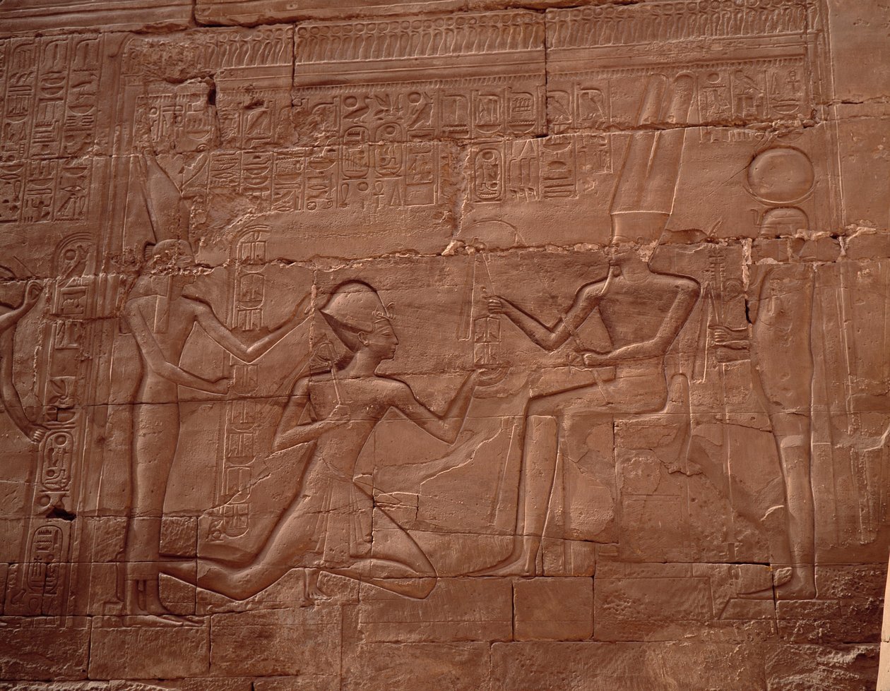 Egyptin antiikin: Egyptin Karnakin (Karnakin) temppelin seiniä koristava kohokuvio. tekijältä Egyptian Egyptian