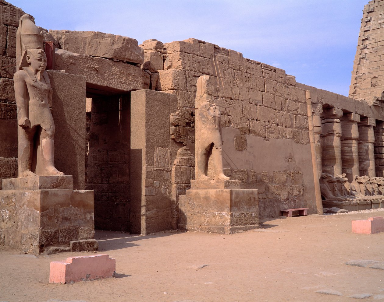 Egyptiläinen antiikki: näkymä Karnakin temppelistä. Egypti tekijältä Egyptian Egyptian