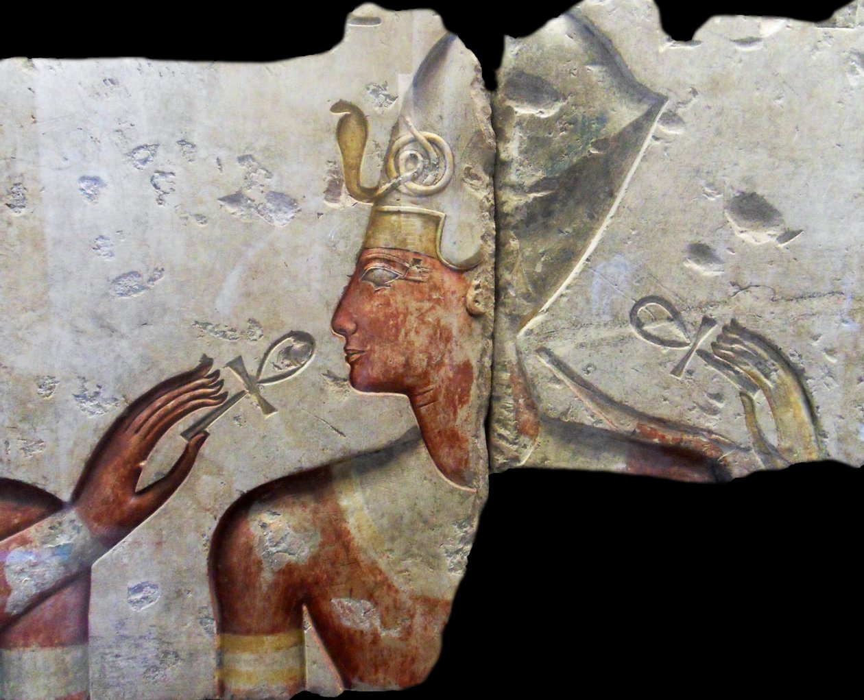 Kuningas Ramses II, jumalten joukossa. Se on peräisin pienestä temppelistä, jonka kuningas Ramses II rakennutti Abydosiin. Noin 1275 eKr. (19. dynastia) (maalattu kalkkikivi). tekijältä Egyptian Egyptian