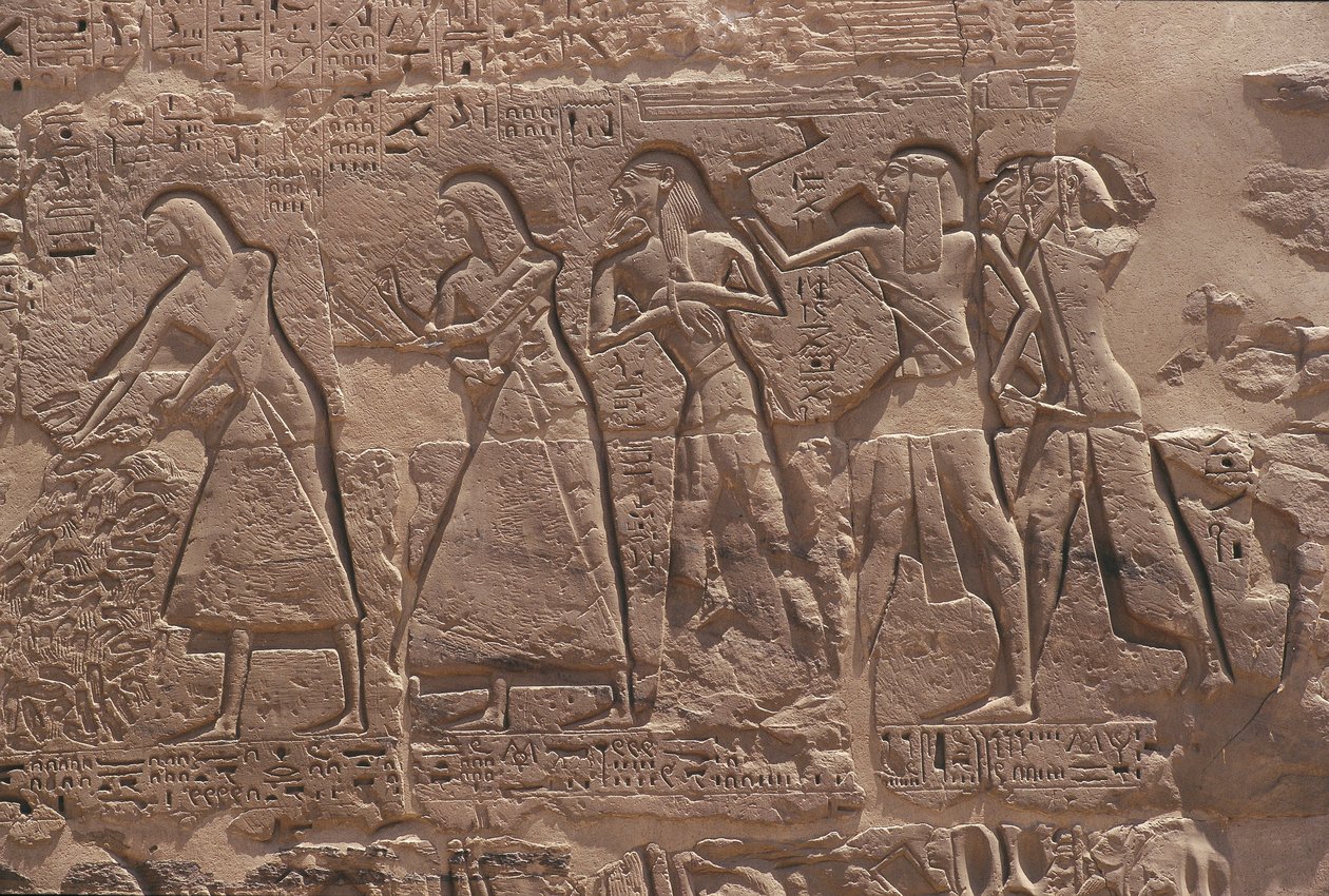 Kirjanoppineen ja vangin helpotus Ramses III:n linnoitettussa temppelissä Medinet Habussa tekijältä Egyptian Egyptian