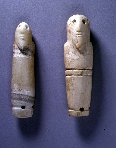 Tunnisteet, joissa on parrakas miespää (norsunluu) tekijältä Egyptian Egyptian